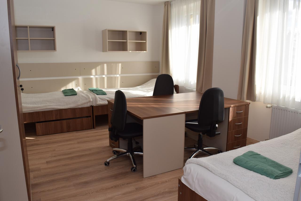 Marothi Kollegium Pansiyon Debrecen Dış mekan fotoğraf